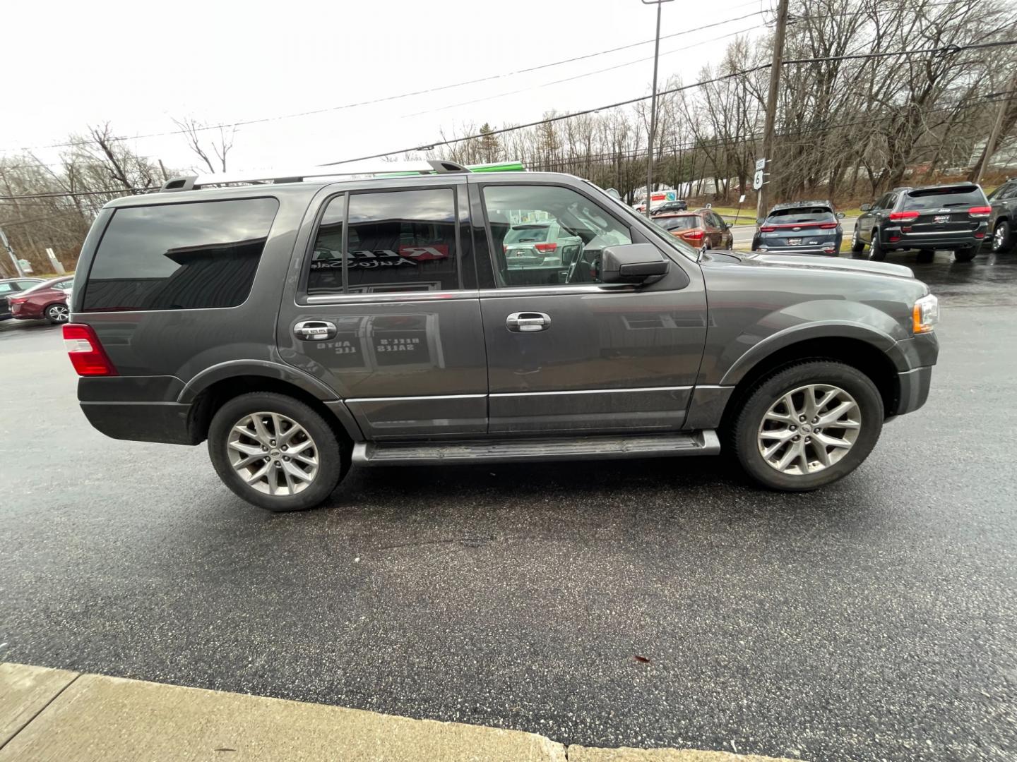 2015 Gray /Black Ford Expedition Limited 4WD (1FMJU2AT6FE) with an 3.5L V6 DOHC 24V TWIN TURBO engine, 6-Speed Automatic transmission, located at 547 E. Main St., Orwell, OH, 44076, (440) 437-5893, 41.535435, -80.847855 - Photo#5